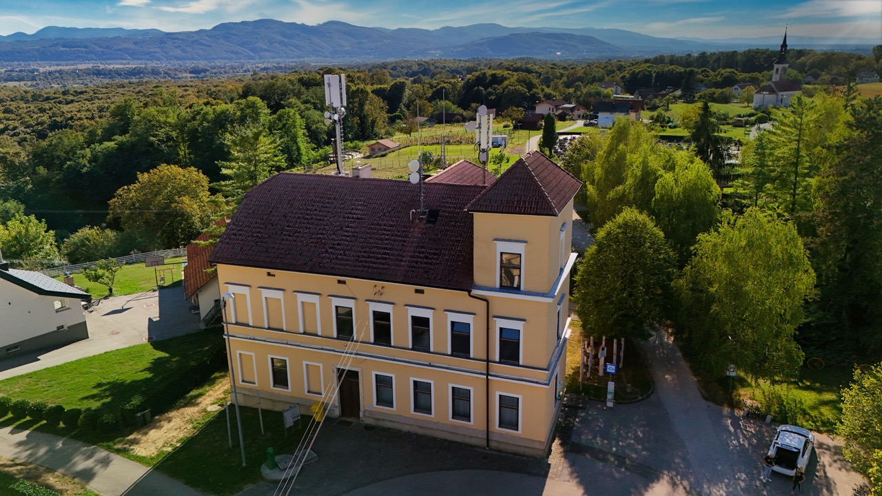 Stara šola Kapele